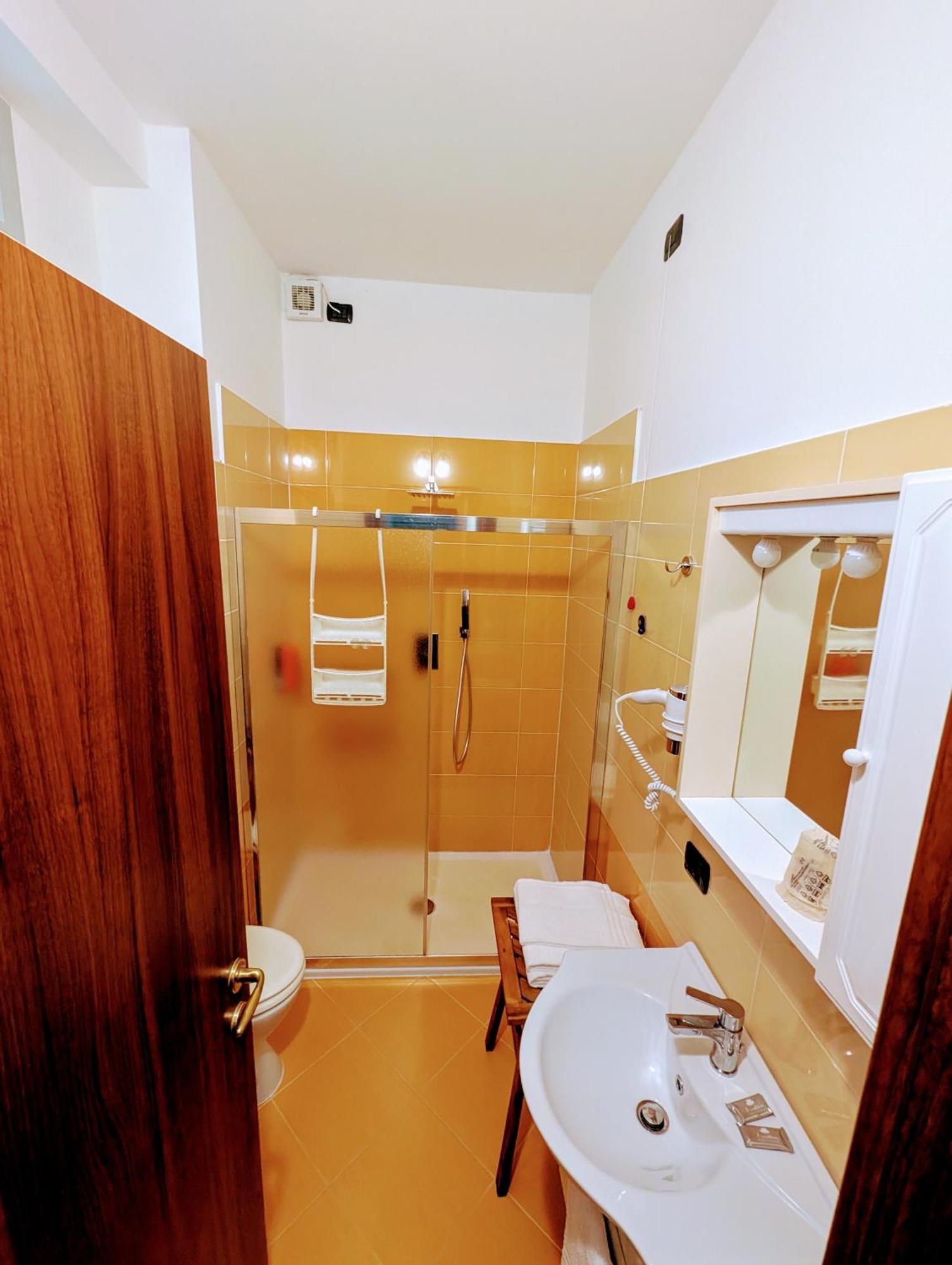 Hotel La Locanda ستريزا المظهر الخارجي الصورة